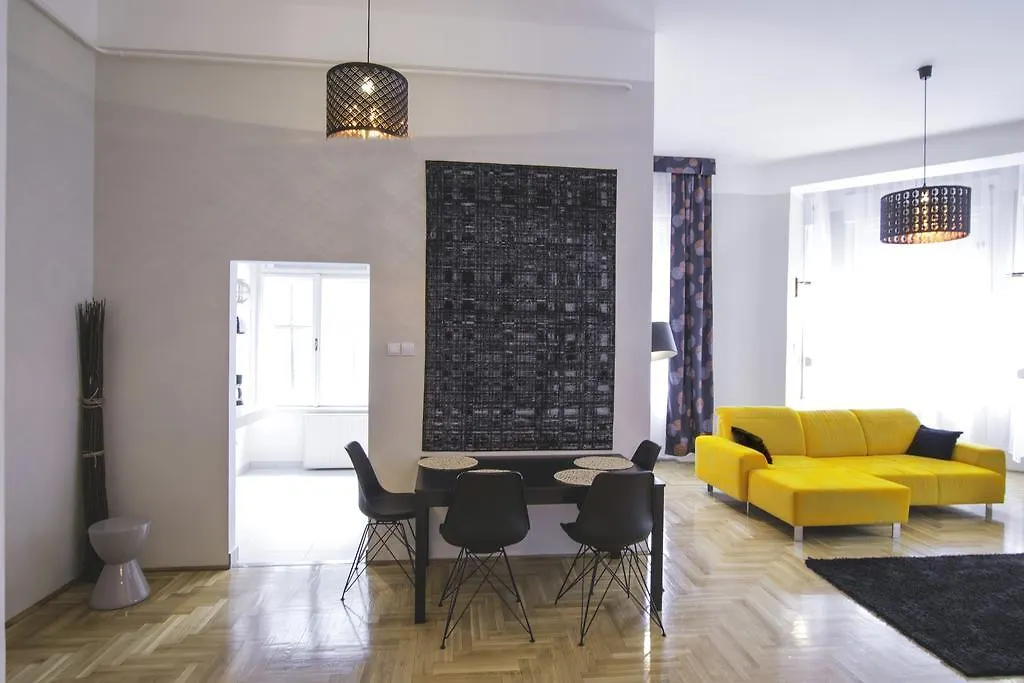 Senator apartamentos Budapest 3*,